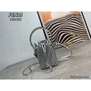 魅力的な価格でセール 2026 トートバッグ FENDI フェンデイ 商品画像 1