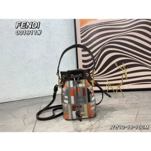 大人な印象が溢れ出る 2026 トートバッグ FENDI フェンデイ 商品画像 1
