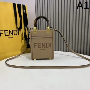 この夏は目を引くスタイル 2026 トートバッグ FENDI フェンデイ 商品画像 1