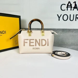 海外の顧客限定先行セール 2026 トートバッグ FENDI フェンデイ 商品画像 1