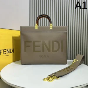 夢中になる夏季新作が続出 2026 トートバッグ FENDI フェンデイ 商品画像 1