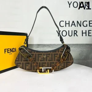 季節の変わり目に活躍する 2026 トートバッグ FENDI フェンデイ 商品画像 1