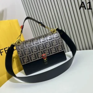 夏のおでかけにもぴったり 2026 トートバッグ FENDI フェンデイ 商品画像 1