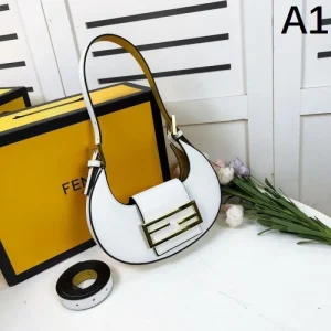 夏に向けて使えるスタイル 2026 トートバッグ FENDI フェンデイ 商品画像 1