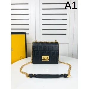 今年の春夏先行販売新作 2026 ショルダーバッグ FENDI フェンデイ 商品画像 1