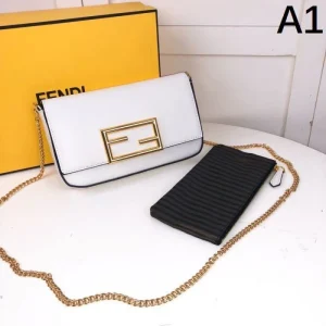 都会的な印象のスタイル 2026 ショルダーバッグ FENDI フェンデイ 商品画像 1