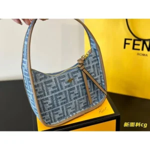 キレイめな印象を与えてくれ 2026 トートバッグ FENDI フェンデイ 商品画像 1