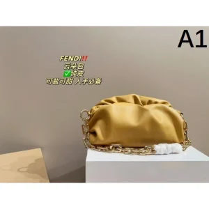 さりげないおしゃれを楽しめ 2026 トートバッグ FENDI フェンデイ 商品画像 1