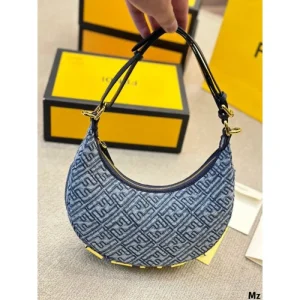 限定デザイン大人気完売前に 2026 トートバッグ FENDI フェンデイ 商品画像 1