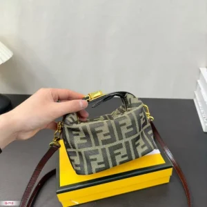 素敵デザイン未入荷ブランド 2026 トートバッグ FENDI フェンデイ 商品画像 1