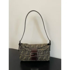 印象に残るデザイン 2026 トートバッグ FENDI フェンデイ 商品画像 1
