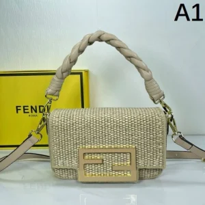 2026 この時季だからお買い得 FENDI フェンデイ トートバッグ 商品画像 1