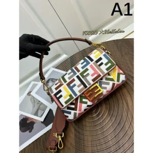 FENDI フェンデイ 2024FW 季節の変わり目に活躍する トートバッグ 商品画像 1