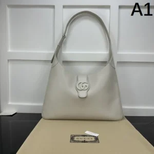 半歩先をゆくオシャレ 2026 トートバッグ GUCCI グッチ 商品画像 1