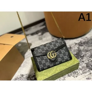 きれいめな印象で着こなし 2026 ショルダーバッグ GUCCI グッチ 商品画像 1