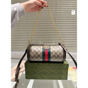 トップスからチラ見える安心 2026 トートバッグ GUCCI グッチ 商品画像 1