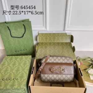 2026 春夏の必需アイテム GUCCI グッチ ショルダーバッグ 商品画像 1