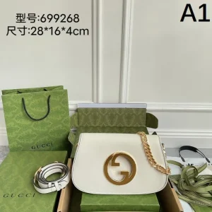 2026 この時季だからお買い得 FENDI フェンデイ トートバッグ 商品画像 1