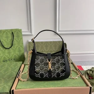 2026 絶大な人気を博する新作 FENDI フェンデイ トートバッグ 商品画像 1
