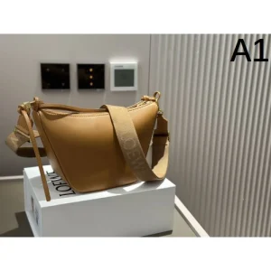 素敵な夏の定番アイテム 2026 ショルダーバッグ LOEWE ロエベ 商品画像 1