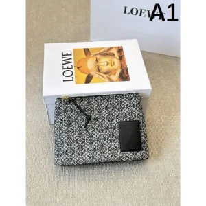 注目が集まる夏季新作 2026 クラッチバッグ LOEWE ロエベ 商品画像 1