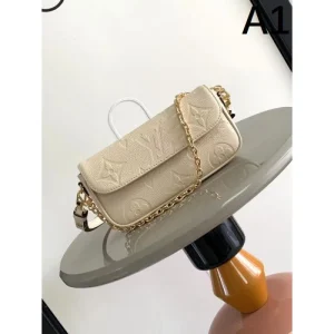 きれいめな印象 2026 トートバッグ LOUIS VUITTON ルイヴィトン 商品画像 1