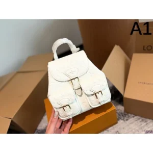 定番が欲しい方 2026 バックパック LOUIS VUITTON ルイヴィトン 商品画像 1