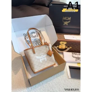 春らしい季節感 2026 トートバッグ MCM エムシーエム 商品画像 1