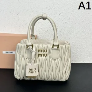大人気お得安い 2026 トートバッグ MIU MIU ミュウミュウ 商品画像 1