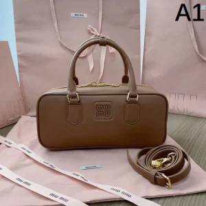 海外限定新作 2026 トートバッグ MIU MIU ミュウミュウ 商品画像 1