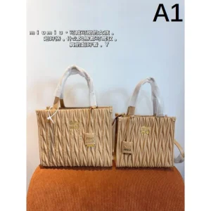 注目のポイント 2026 トートバッグ MIU MIU ミュウミュウ 商品画像 1
