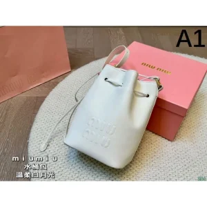 春夏の定番新品 2026 トートバッグ MIU MIU ミュウミュウ 商品画像 1