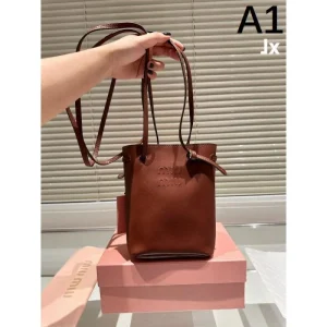 お洒落スタイル 2026 トートバッグ MIU MIU ミュウミュウ 商品画像 1