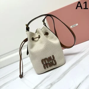2026 斬新なスタイル MIU MIU ミュウミュウ トートバッグ 商品画像 1