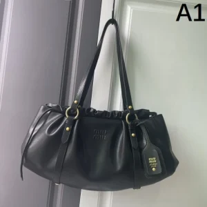 2026 春夏の定番新品 MIU MIU ミュウミュウ トートバッグ 商品画像 1