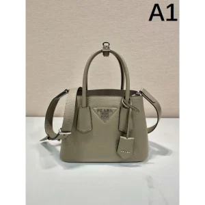 リラックスした雰囲気に 2026 トートバッグ PRADA プラダ 商品画像 1