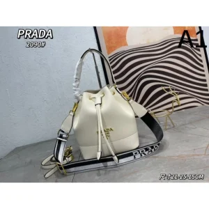 これからの季節、大活躍 2026 トートバッグ PRADA プラダ 商品画像 1