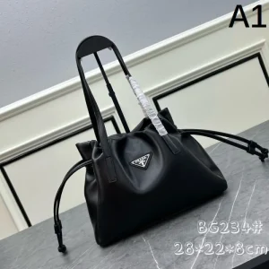 セレブも夢中ブランド新作 2026 トートバッグ PRADA プラダ 商品画像 1