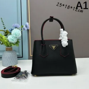 夏の定番スタイルをアップ 2026 トートバッグ PRADA プラダ 商品画像 1