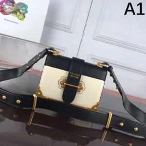 大注目国内完売数量限定 2026 ショルダーバッグ PRADA プラダ 商品画像 1