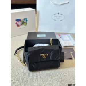 春夏は継続系のトレンド 2026 ショルダーバッグ PRADA プラダ 商品画像 1