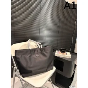 希少！取り扱い店舗限定 2026 トートバッグ PRADA プラダ 商品画像 1