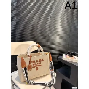 日本でも大人気のモデル 2026 トートバッグ PRADA プラダ 商品画像 1