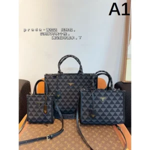 日本でも大人気のモデル 2026 トートバッグ PRADA プラダ 商品画像 1