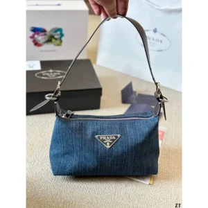 今年も大活躍間違いなし 2026 トートバッグ PRADA プラダ 商品画像 1