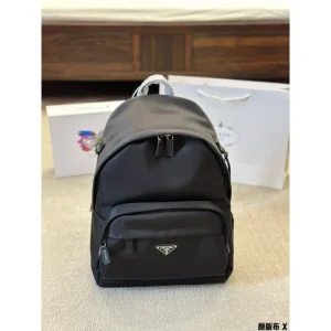 夏らしく爽やかな印象 2026 バックパック PRADA プラダ 商品画像 1