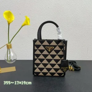 2026 上級者すぎる着こなし PRADA プラダ トートバッグ 商品画像 1
