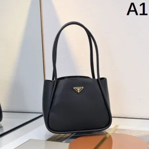 2026 春夏新作完売雑誌掲載 PRADA プラダ トートバッグ 商品画像 1