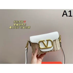 数量限定特売 2026 ショルダーバッグ VALENTINO ヴァレンティノ 商品画像 1