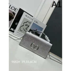 2026 魅力を持つ VALENTINO ヴァレンティノ トートバッグ 商品画像 1